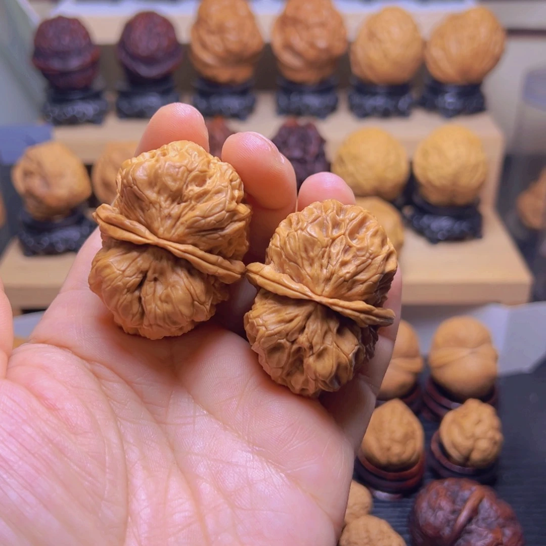 文玩核桃吊坠17w磐石鬼脸46尺