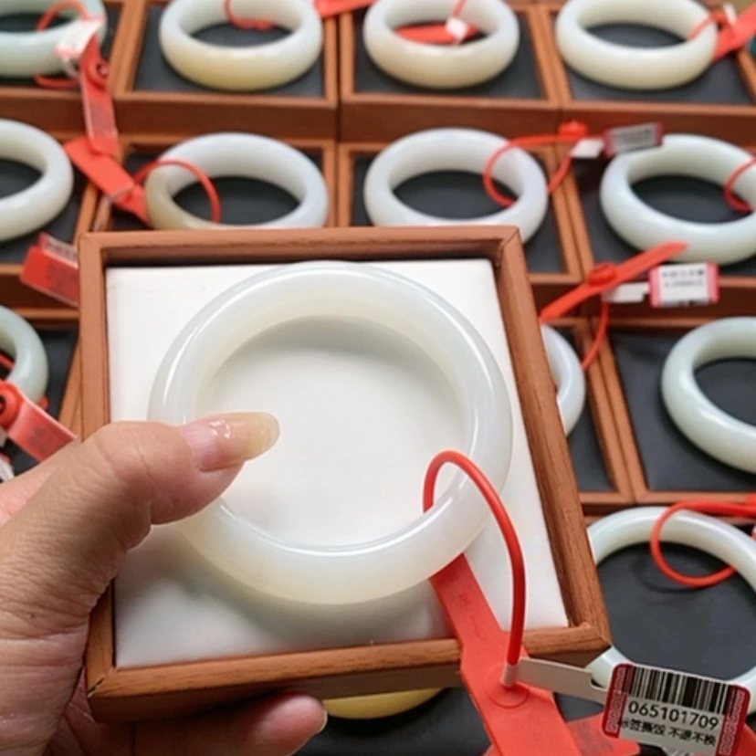 【闪购商品】未镶嵌手镯和田玉