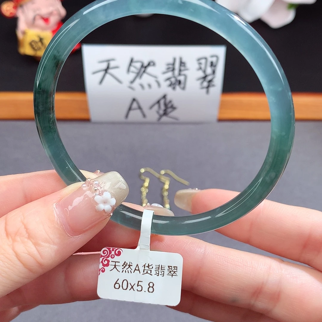 翡翠手镯（圆镯）未镶嵌