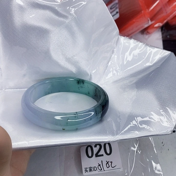 翡翠未镶嵌手镯一图一物实物为准（微瑕处理）