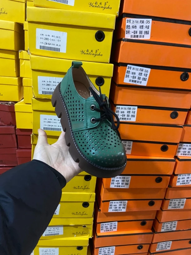 2883-1 头层牛皮包头洞洞鞋镂空软底