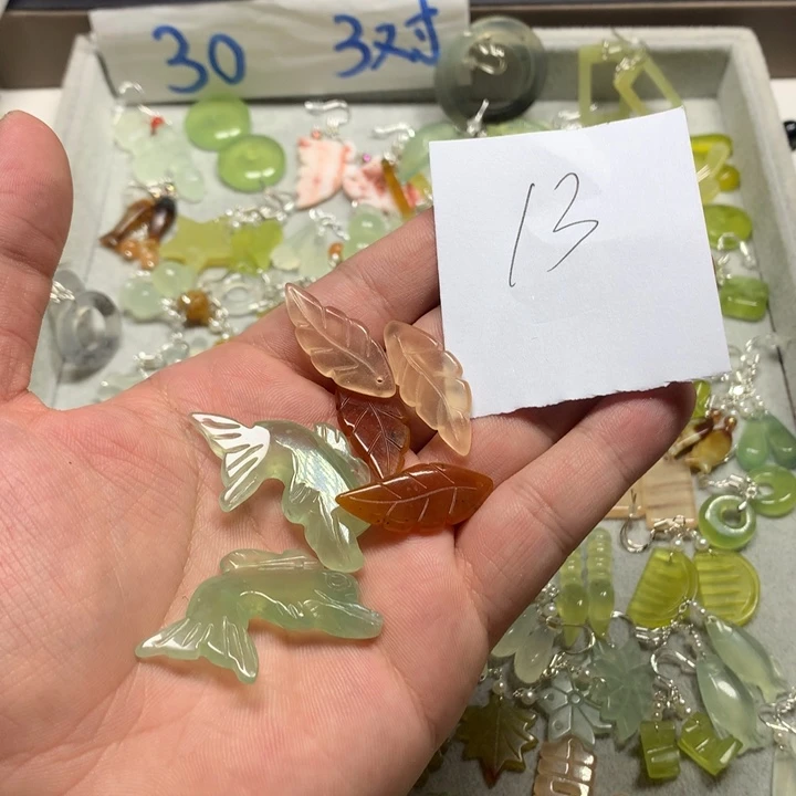 我***我蛇纹石玉未镶嵌耳钉