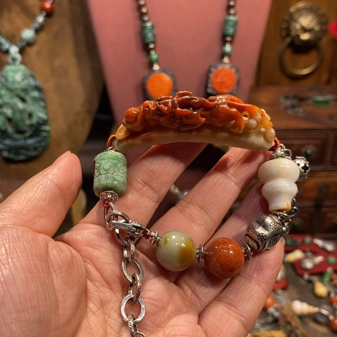 翡翠吊坠(赠链)未镶嵌