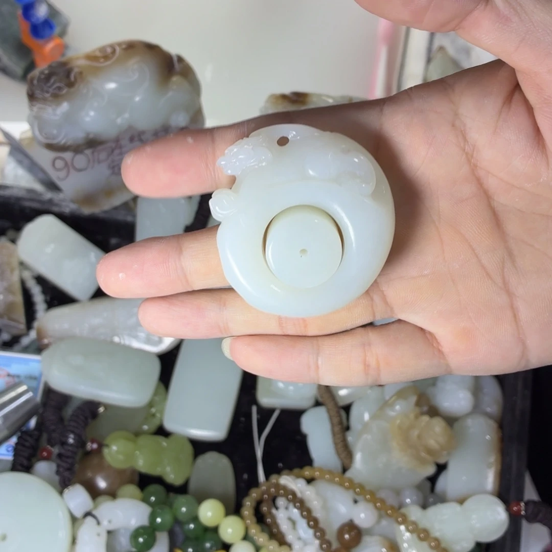 吴***胜和田玉未镶嵌车挂