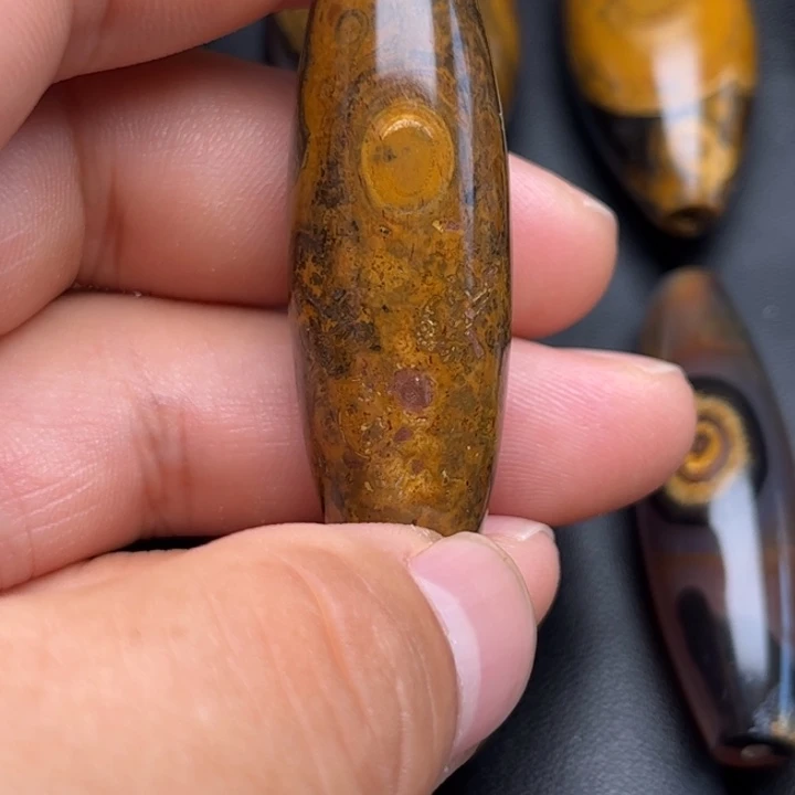 洱***士颈饰未镶嵌石英质玉