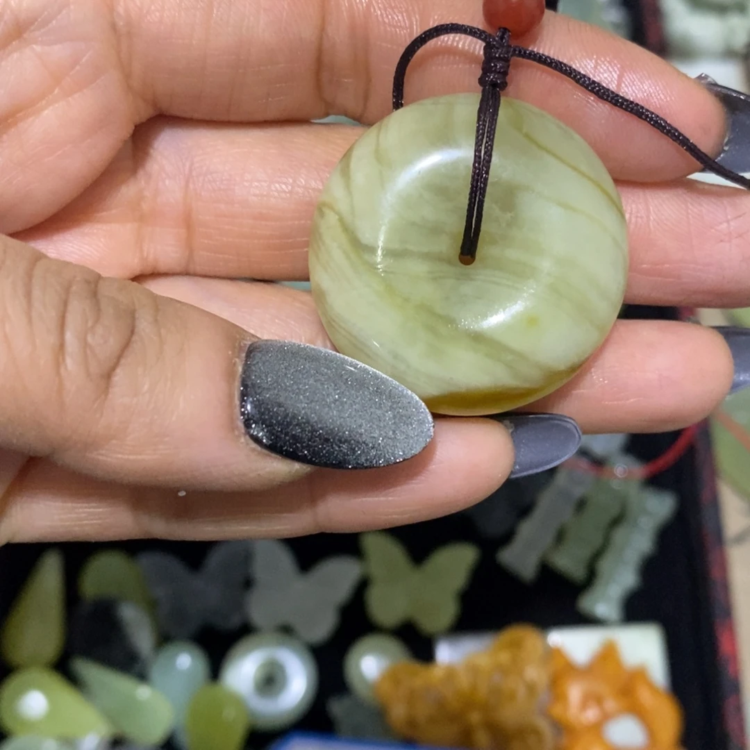 蛇纹石玉未镶嵌颈饰