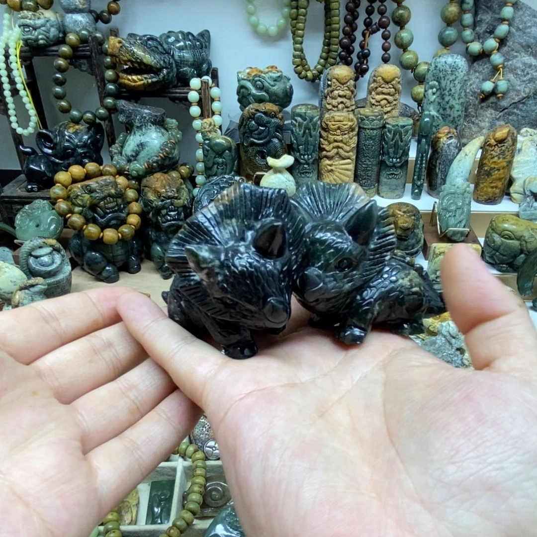 未镶嵌岫岩河磨玉（透闪石质玉）把件