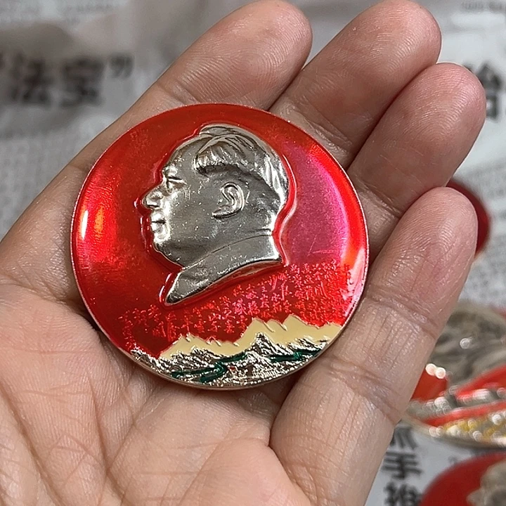 雄***鹰其他普通金属纪念章