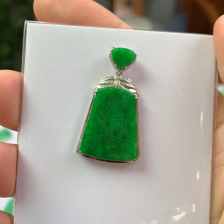 翡翠18K金镶嵌颈饰翡翠翡翠吊坠
