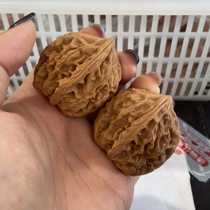 吊坠文玩核桃鸡心尖瑕疵