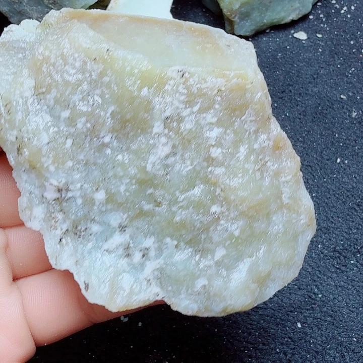 未镶嵌和田玉（糖玉）珠宝半成品