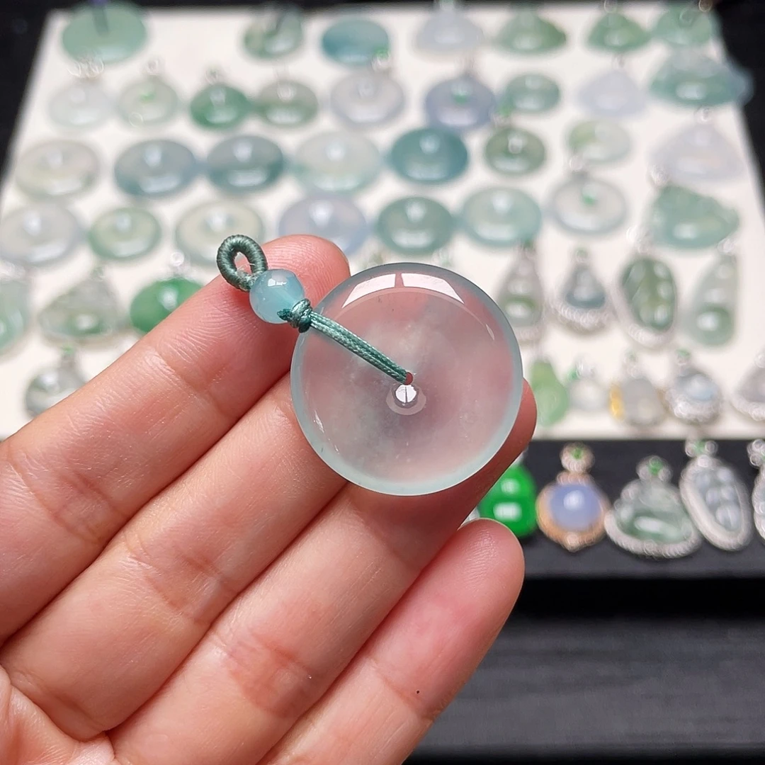 翡翠未镶嵌颈饰平安扣