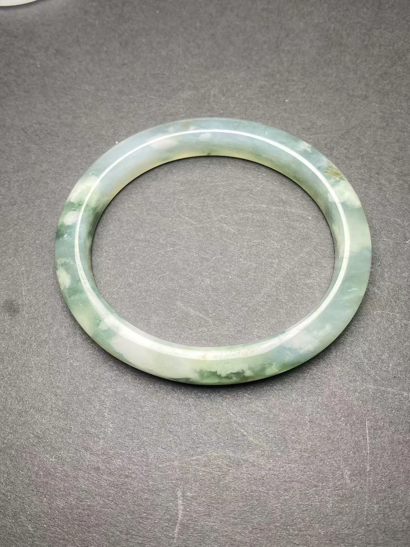 天然翡翠冰胶意境云朵棉贵妃55mm圈口