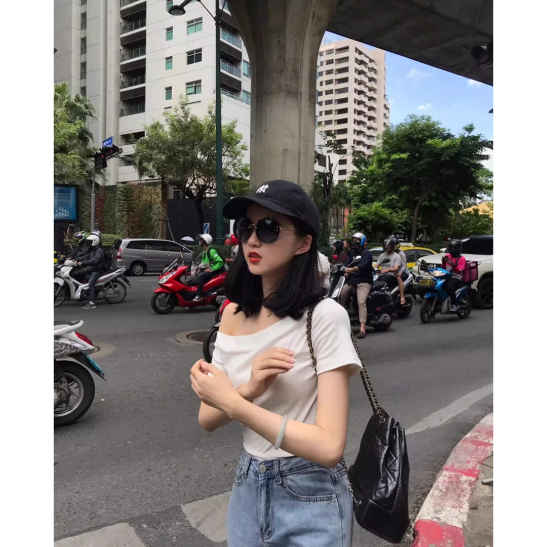 夏季新款高级感纯欲甜辣妹修身短款上衣一字领斜肩露肩短袖T恤女