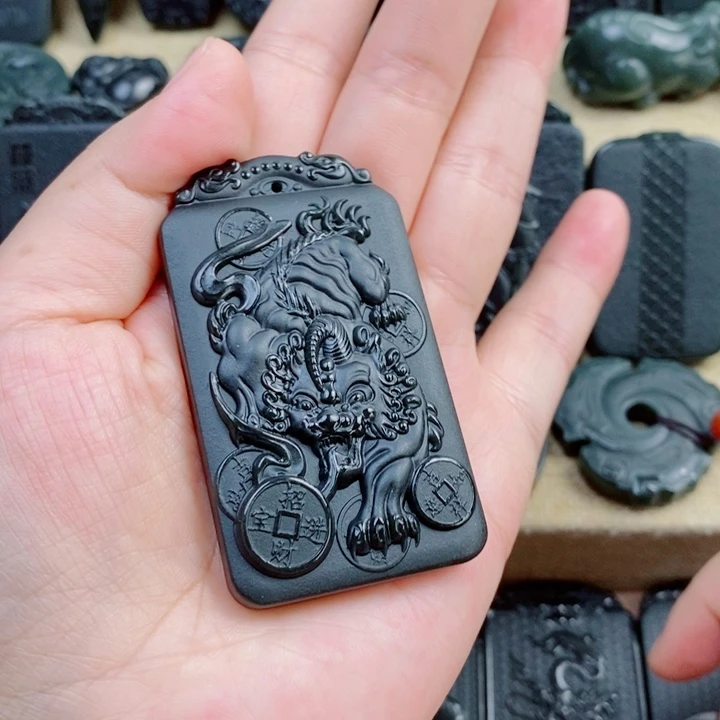 和田玉（青玉）未镶嵌颈饰双面雕刻