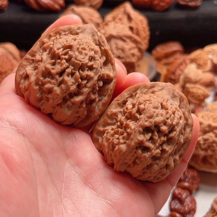 文玩核桃把件41尺寸虎头尊