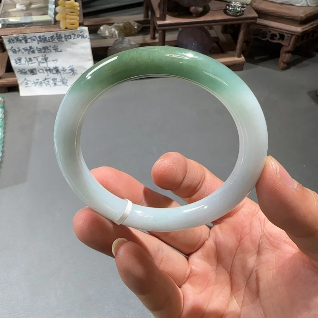翡翠手镯未镶嵌56圆条