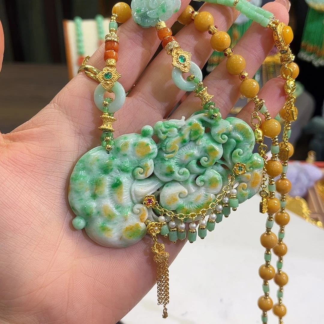 L***岁翡翠未镶嵌吊坠(赠链)炸