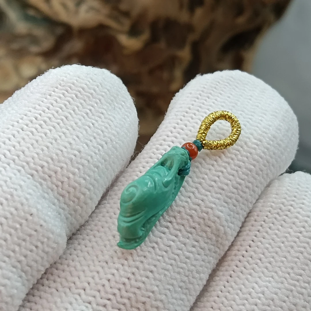 原矿绿松石高瓷玉化料精雕蜗牛