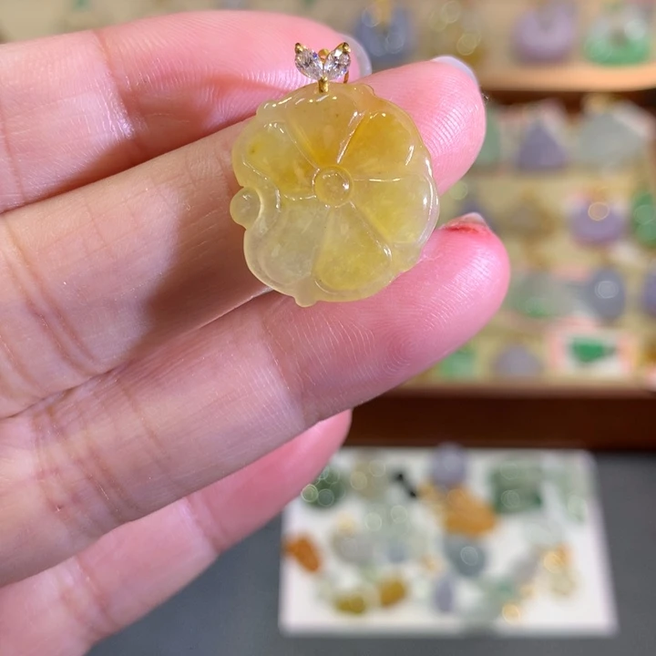 翡翠18K金镶嵌颈饰