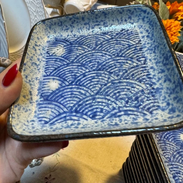 粗陶12厘米，海浪款方盘微瑕