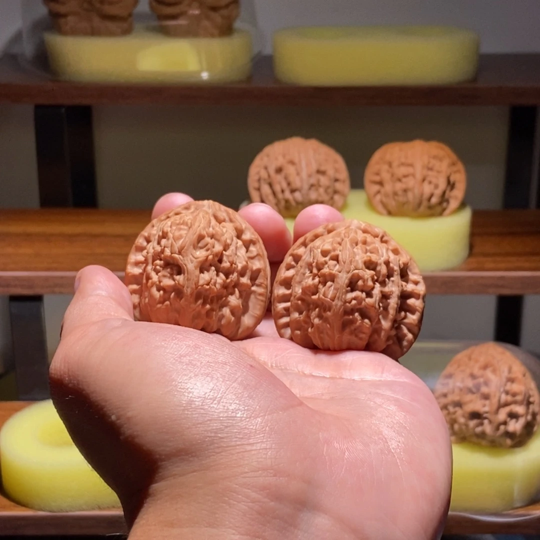 小***康吊坠文玩核桃全品40尺三角白红皮山地无药hope