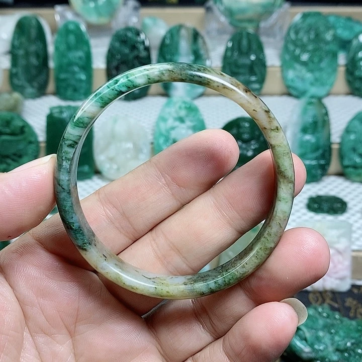 未镶嵌独山玉手镯