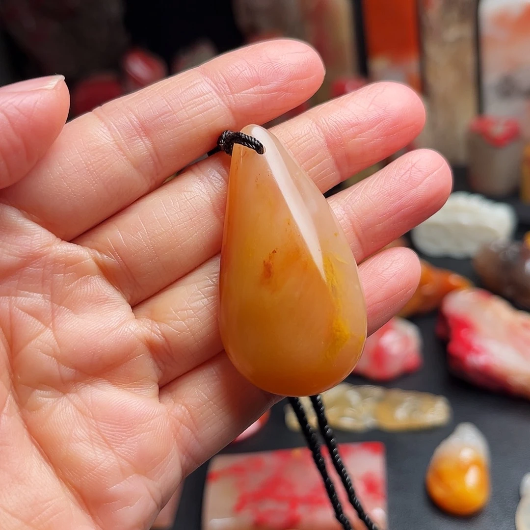 巴林石其他鸡血石挂件