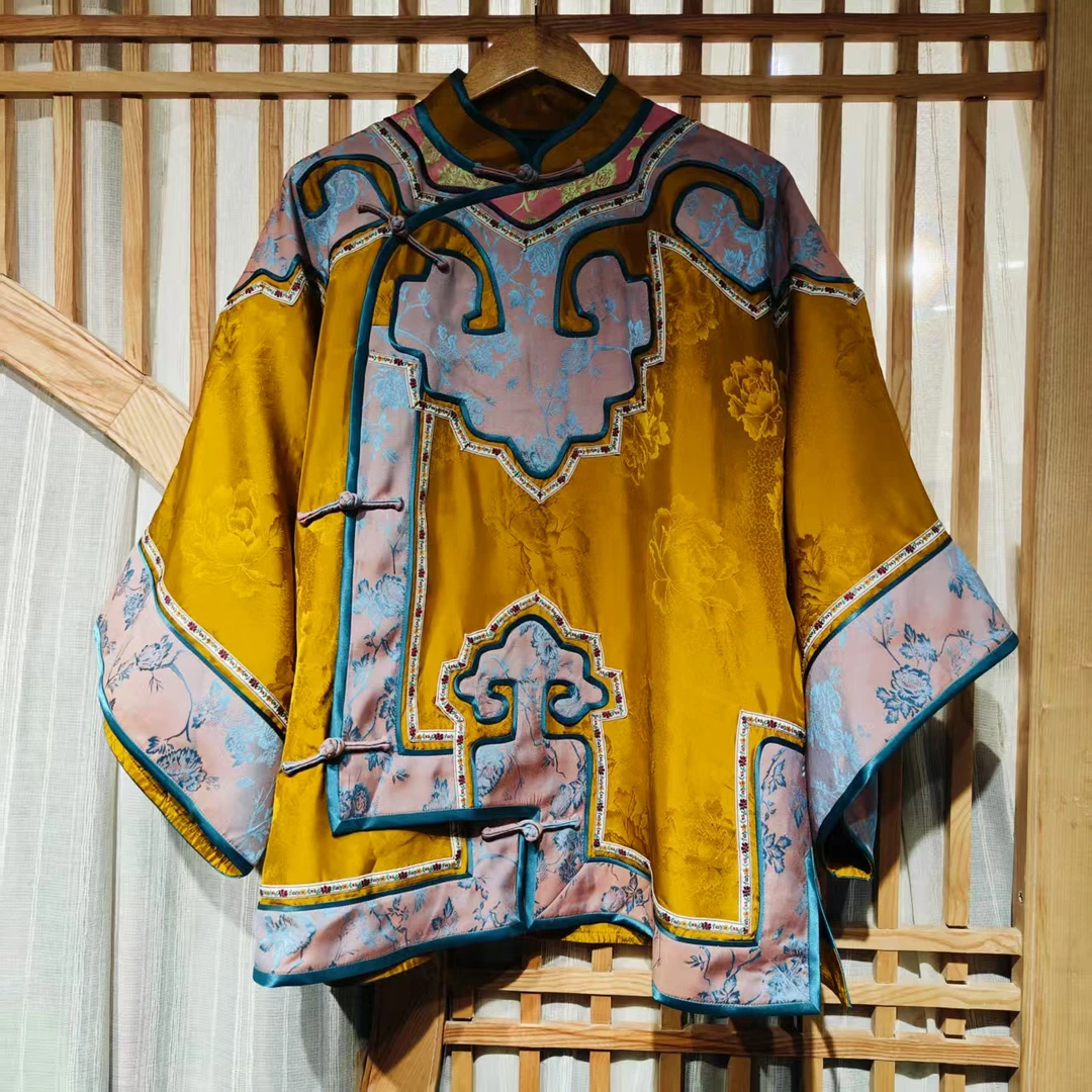 凤徕兮私人定制黄色香香底拼粉色不规则如意头盘扣太太服（等太阳）