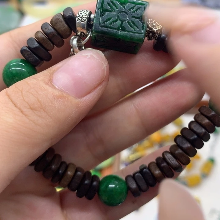 颈饰未镶嵌翡翠吊坠