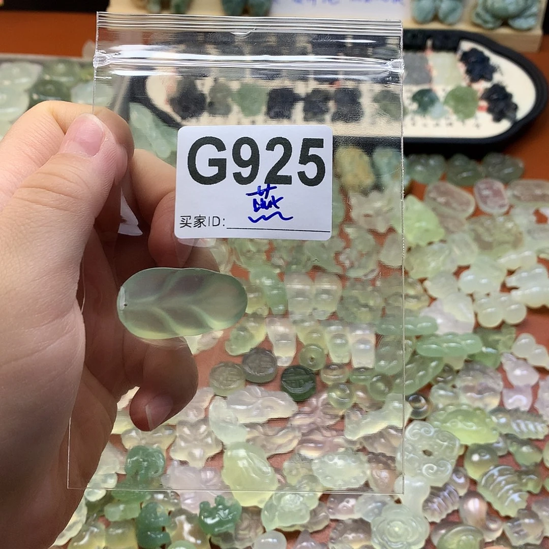 燕***子蛇纹石玉未镶嵌颈饰