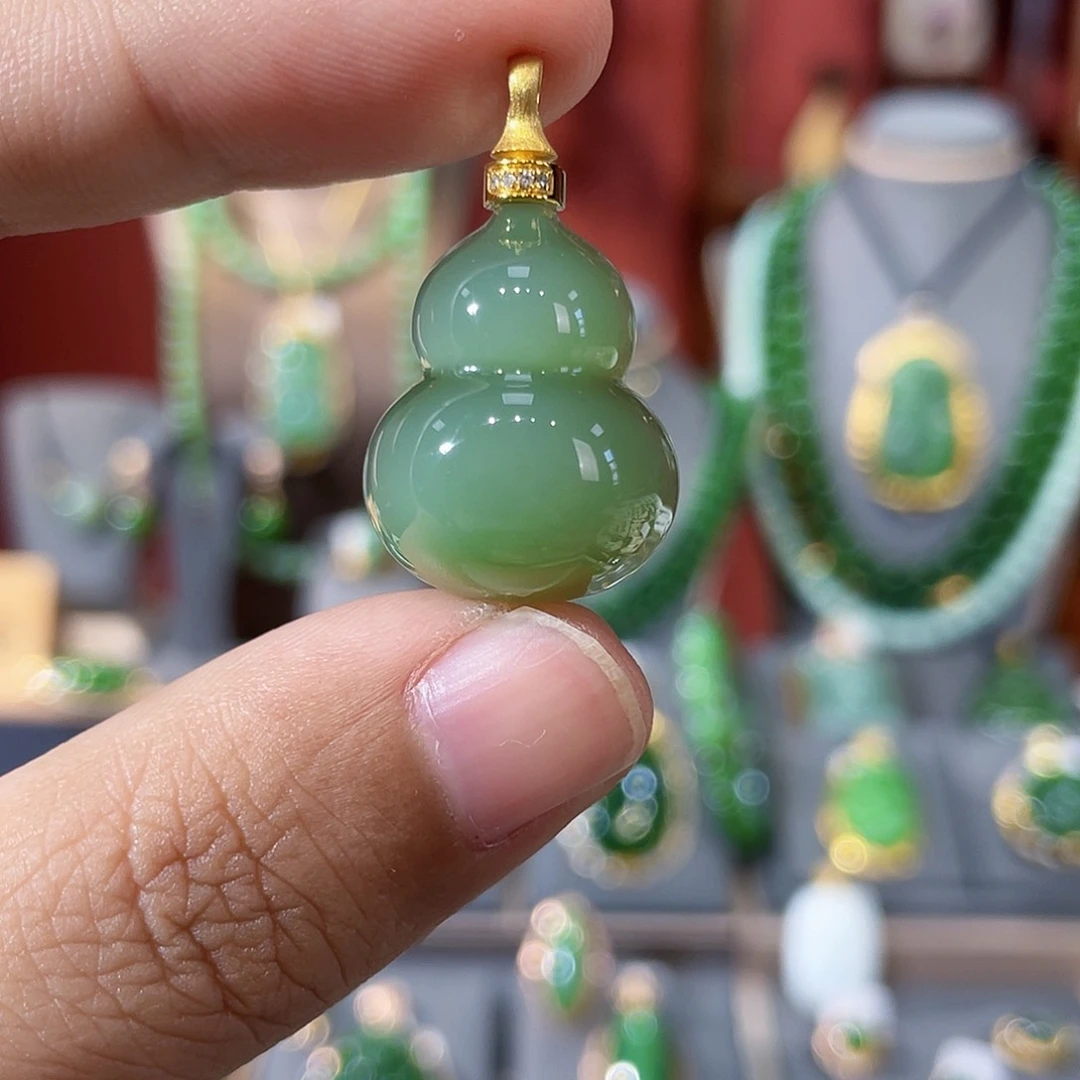 和田玉（碧玉）18K金镶嵌颈饰