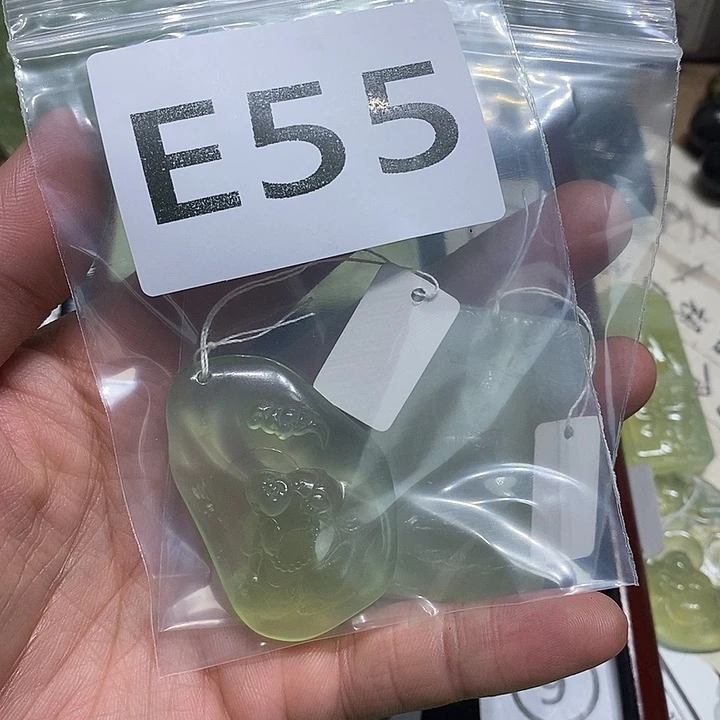 酸****蛇纹石玉未镶嵌颈饰