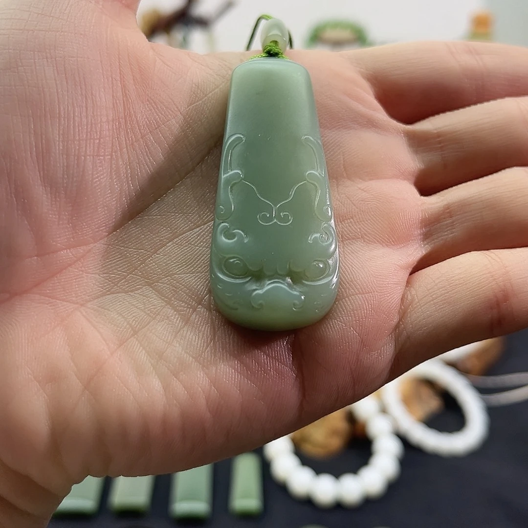 和田玉未镶嵌颈饰俄碧-粉青吊坠-龙牌