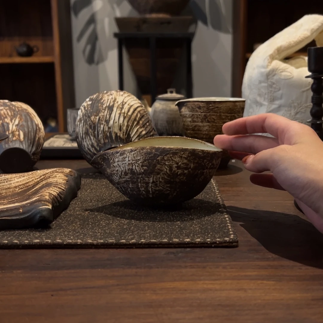 摆件陶瓷。      陶瓷。