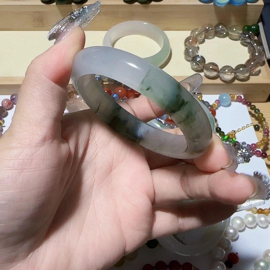 宁***海石英质玉（金丝玉）手镯未镶嵌