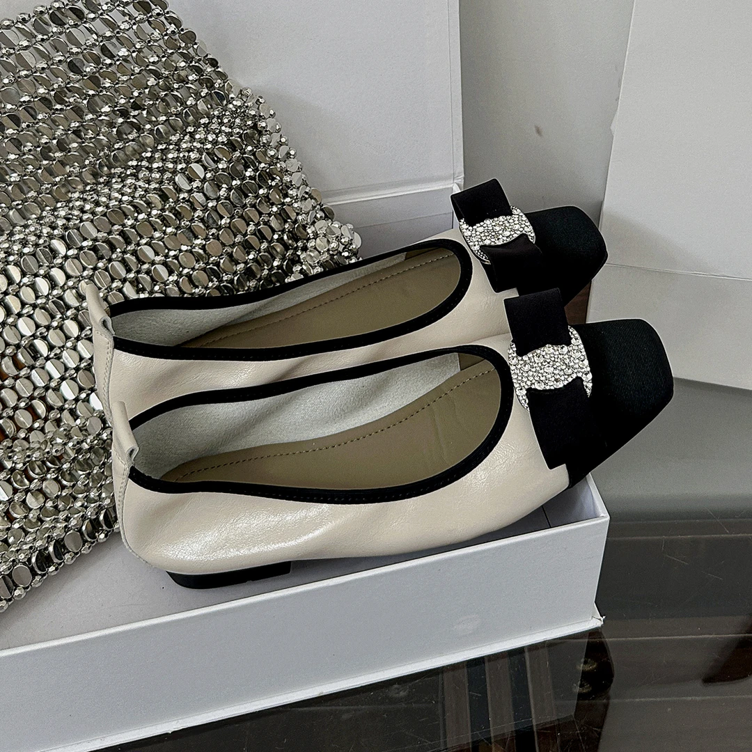 小香风平底单鞋女2025新款配裙子蝴蝶结水钻软底不累脚一脚蹬瓢鞋