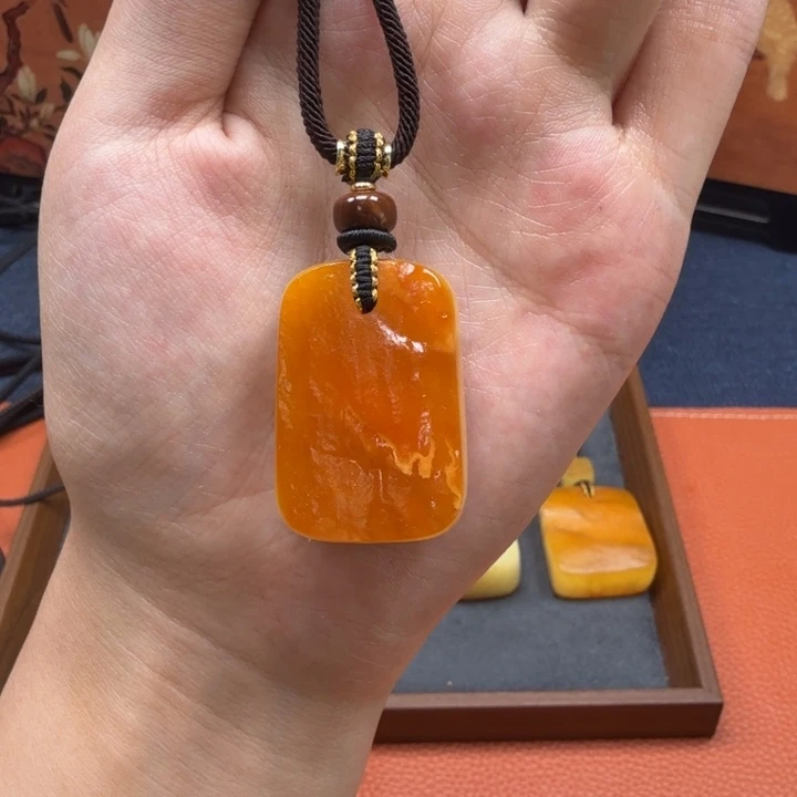 蜜蜡未镶嵌吊坠(赠链)