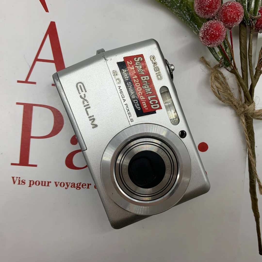 95新 Casio/卡西欧 EX-Z600 600万像素 3倍光学变焦no退换（屏黄）