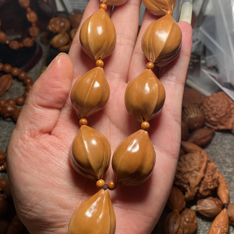 福利苏工核雕，纯手工去霜，又大又亮，大胖子手串，个性十足尺寸2。4