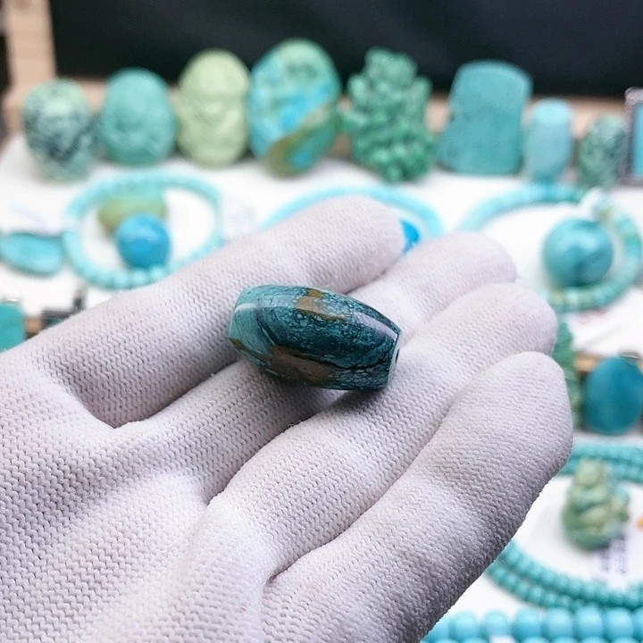 绿松石配饰未镶嵌