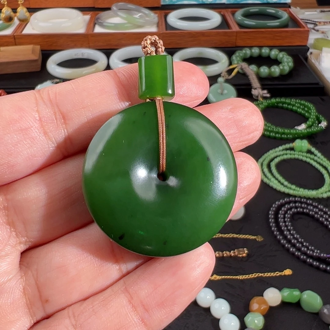 和田玉（碧玉）未镶嵌颈饰红皮菠菜绿胖扣子
