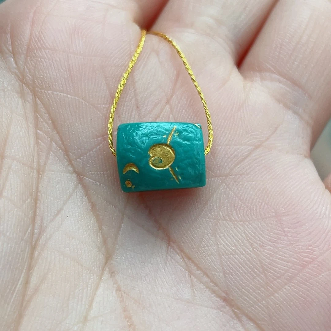 绿松石未镶嵌颈饰