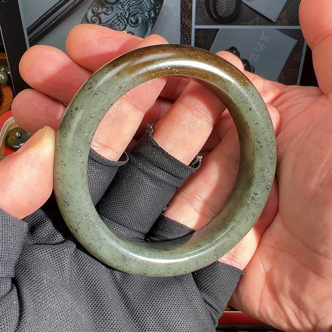 和田玉手镯未镶嵌内径60mm俏色一口糖楼兰三色. 超值！