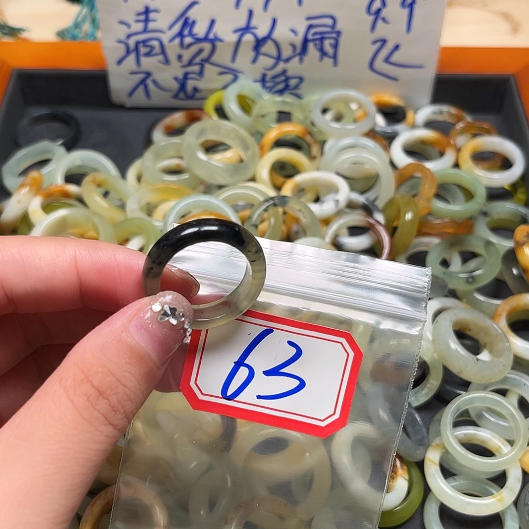 婧***子未镶嵌蛇纹石玉珠宝奇石