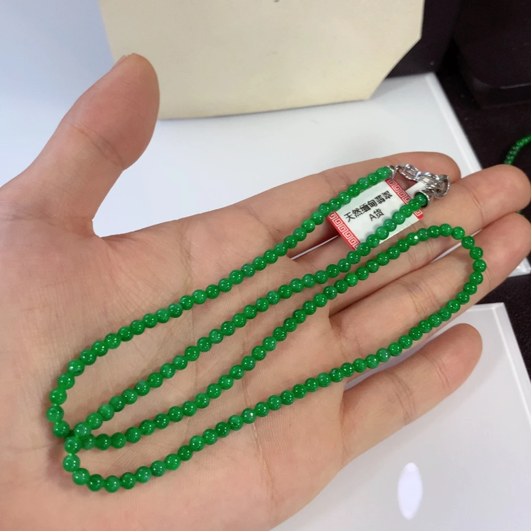 夏****翡翠未镶嵌颈饰项链