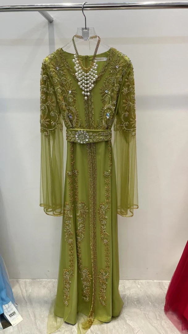 2025重工绣珠宴会婚礼轻奢高档时尚设计款礼服款女装