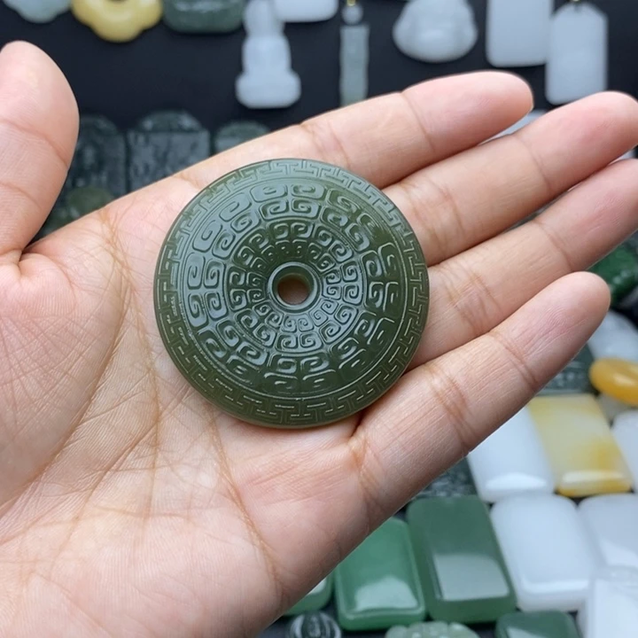 花***花和田玉未镶嵌颈饰