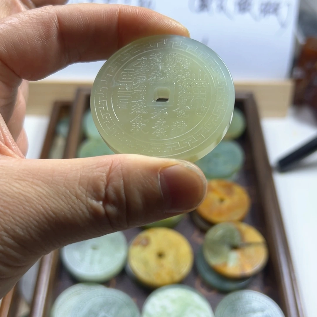 沁***弦蛇纹石玉未镶嵌颈饰