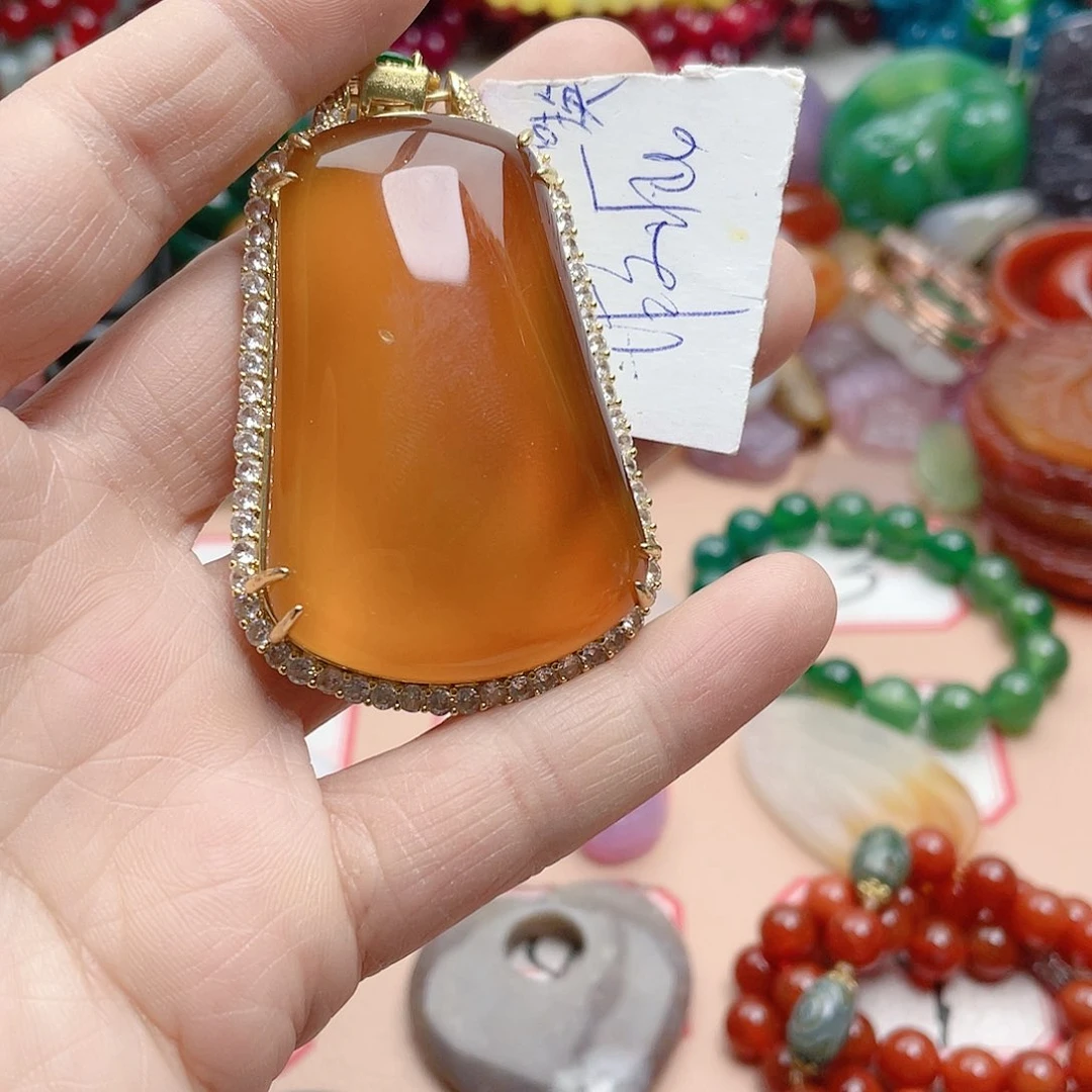 玛瑙/玉髓颈饰合金红**宝